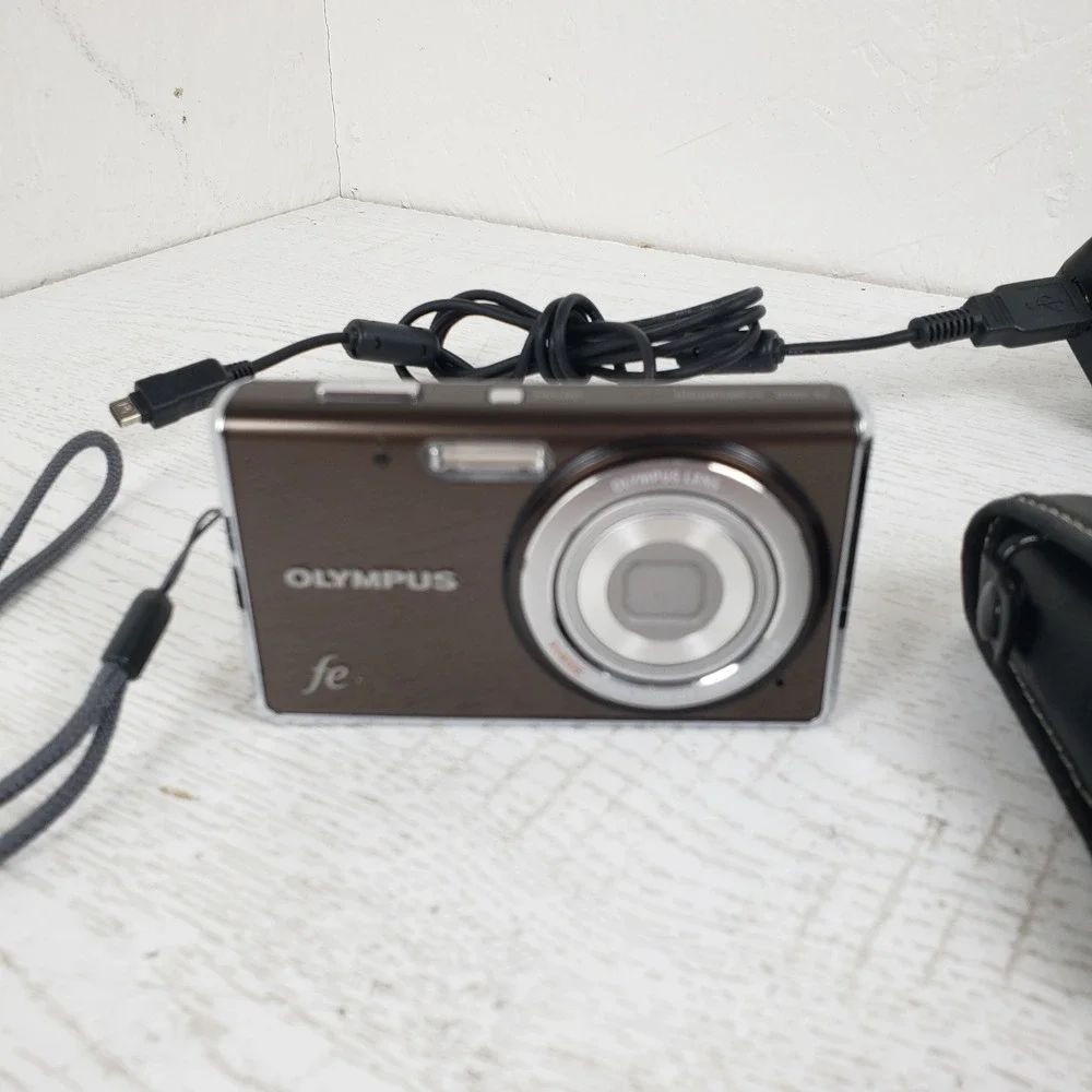 Olympus FE-4020 Digital Camera 14MP 4x Wide Zoom Brown with Case and Charger